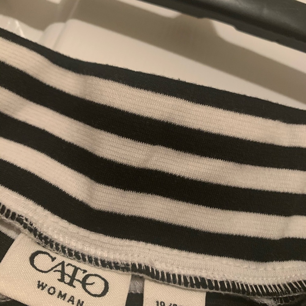 B&W stripped Cato miniskirt . - Picture 3 of 4